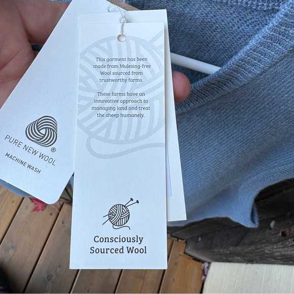 WoolOvers Men’s Pure Lambswool V-Neck Slipover Sweater Vest NWT In Mineral Sz L - Picture 4 of 12